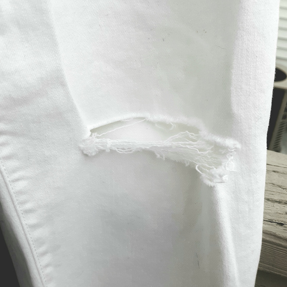 BANANA REPUBLIC WINTER WHITE PREMIUM JEANS - Picture 3 of 8